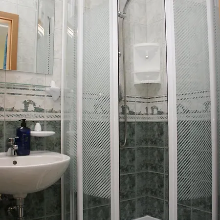 Justina Guest house *