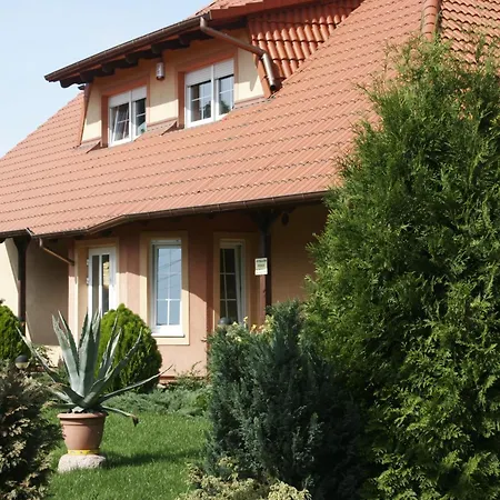 Justina Guest house *