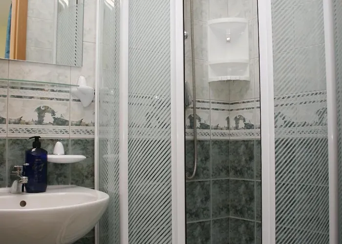 Justina بيت ضيافة *