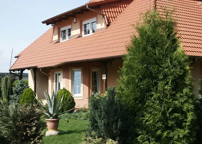 Justina بيت ضيافة *